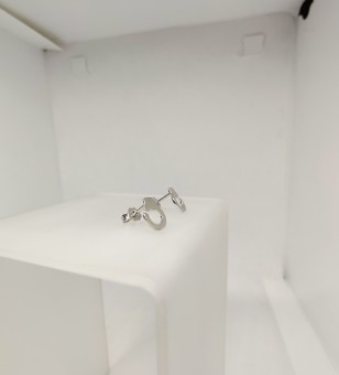 Σκουλαρίκια Κ18, λευκόχρυσα, βάρος 1.50γρ..